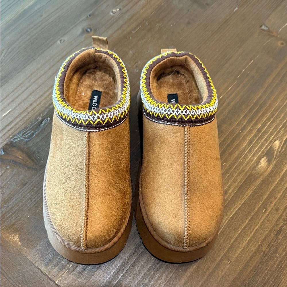 Wild Diva Tan Mules with Yellow Accent NWOT